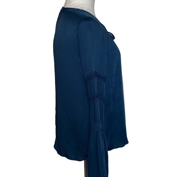 Lovestitch Boho style flared sleeve blue top pullover with front tie size small - Picture 3 of 8